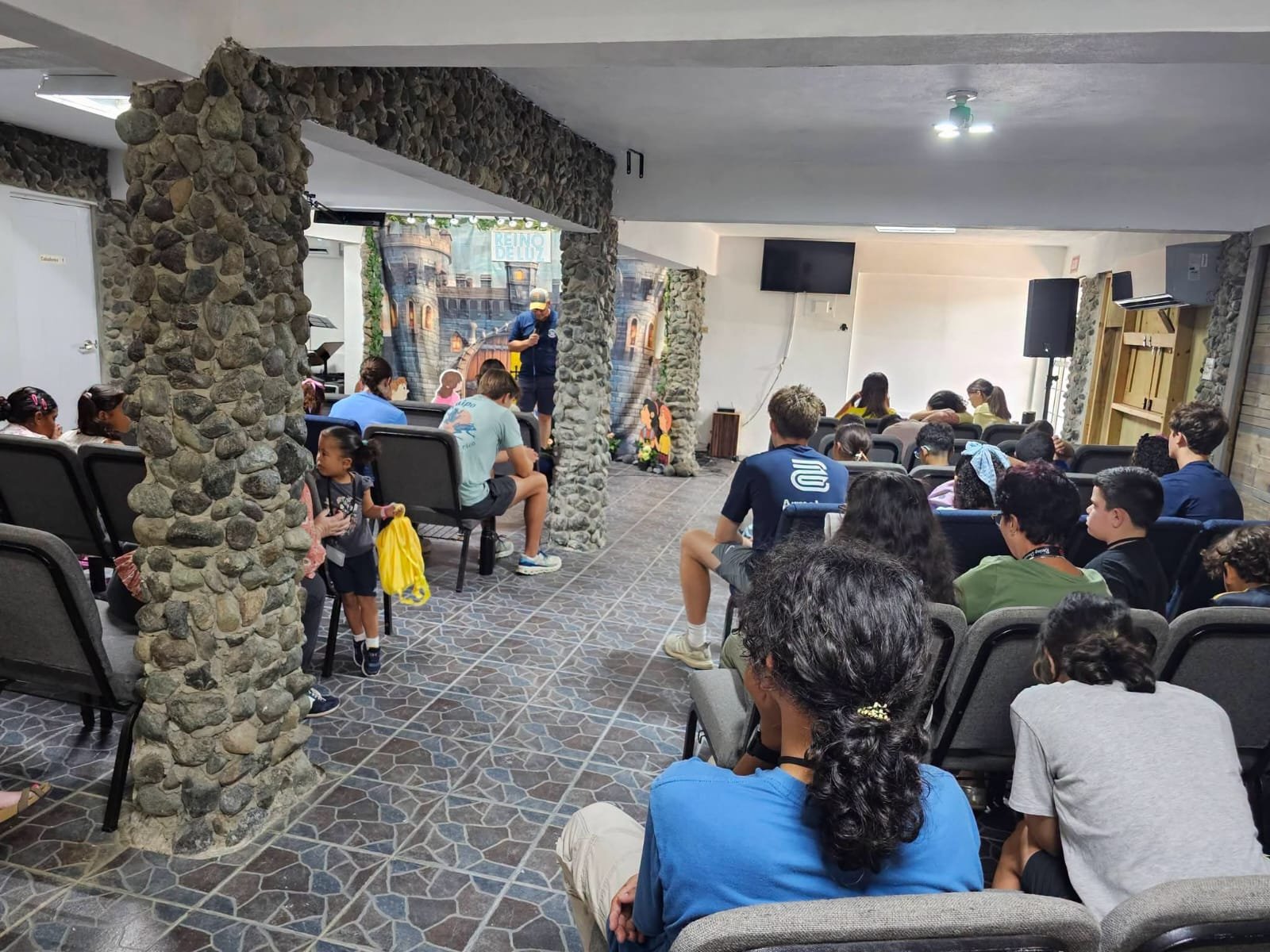 Escuela bíblica Reino de Luz con el equipo de Highview